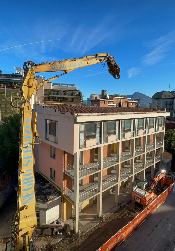 demolizione edificio stresa